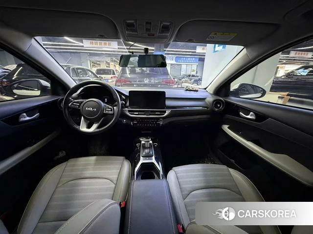 Kia K3 2023 Белый из Китая, фото 2
