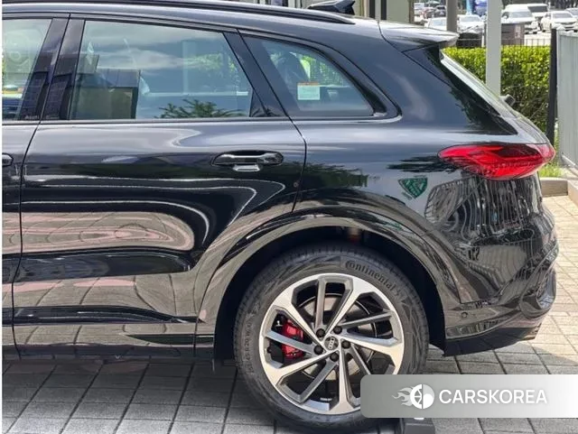 Audi Q5 (80A) 2025 Черный из Кореи, фото 2