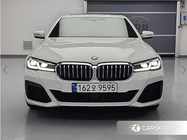 BMW 5 Series (G30) 2023 Белый из Кореи, фото 2