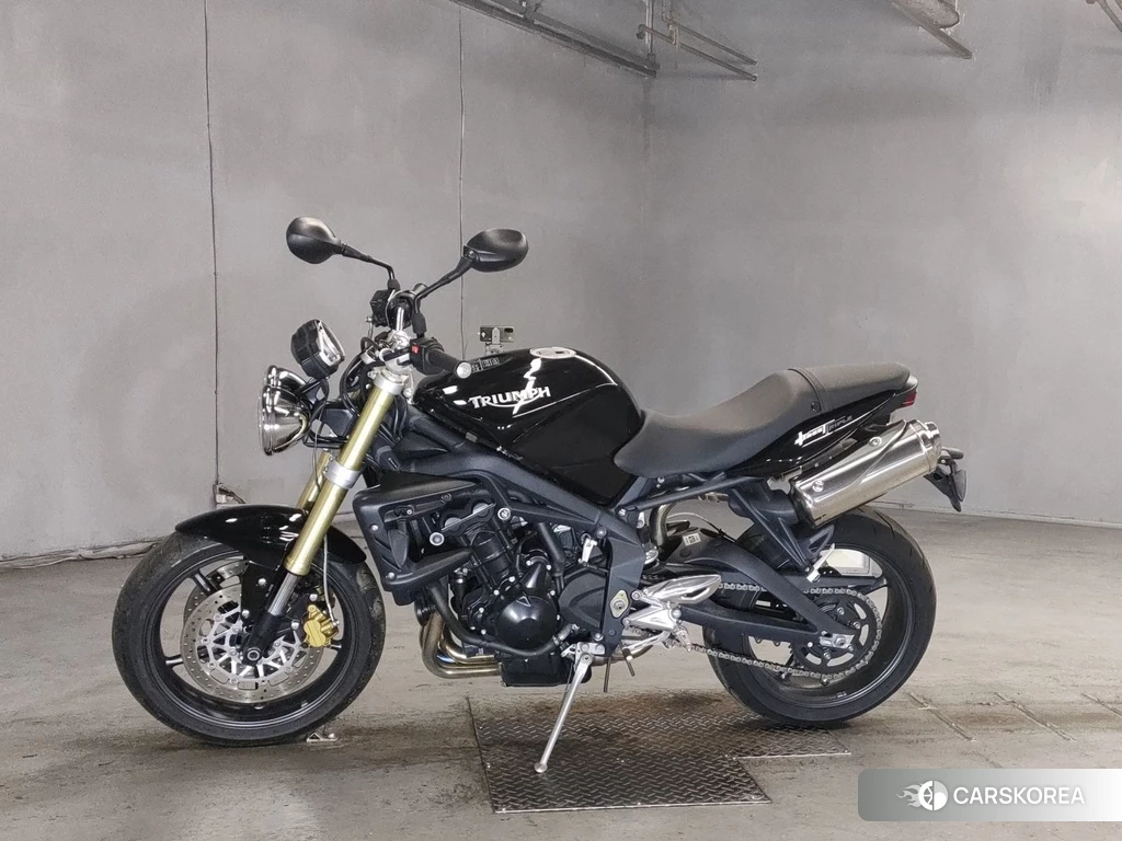 Проданный Triumph STREET TRIPLE 2010 из Японии, фото 2