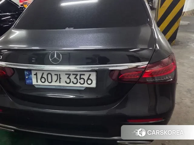 Mercedes-Benz E-Class W213 2023 Черный из Кореи, фото 2