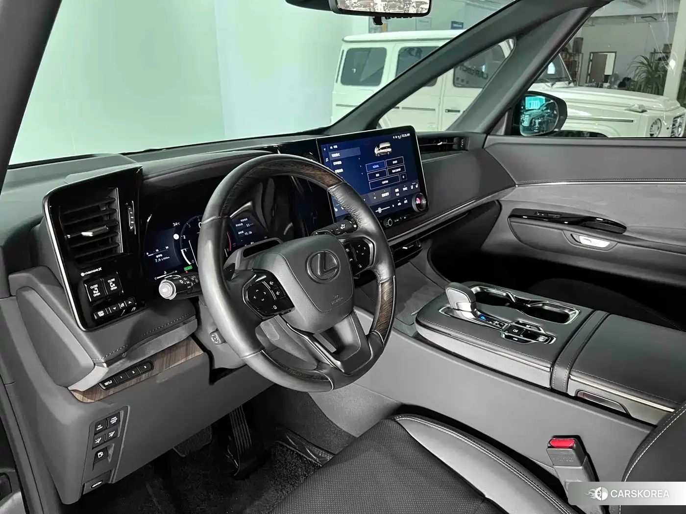 Lexus LM id 4654994 из Китая 12