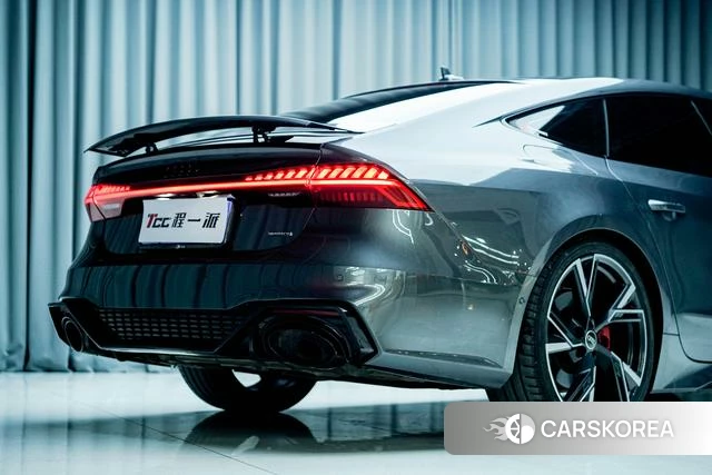 Audi A7 2022 Темно-серый из Китая, фото 2