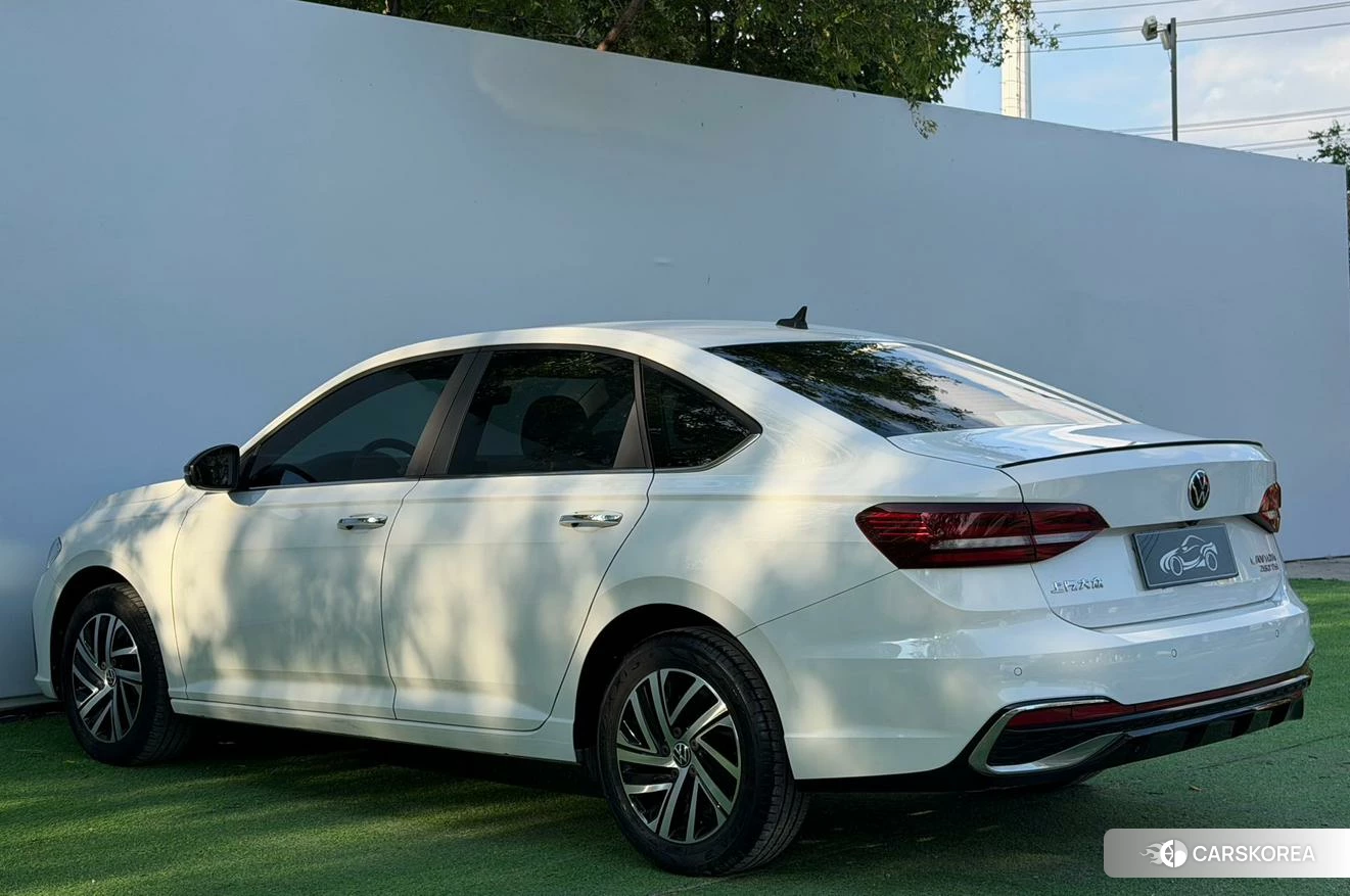 Volkswagen Lavida 2022 Белый из Китая, фото 2
