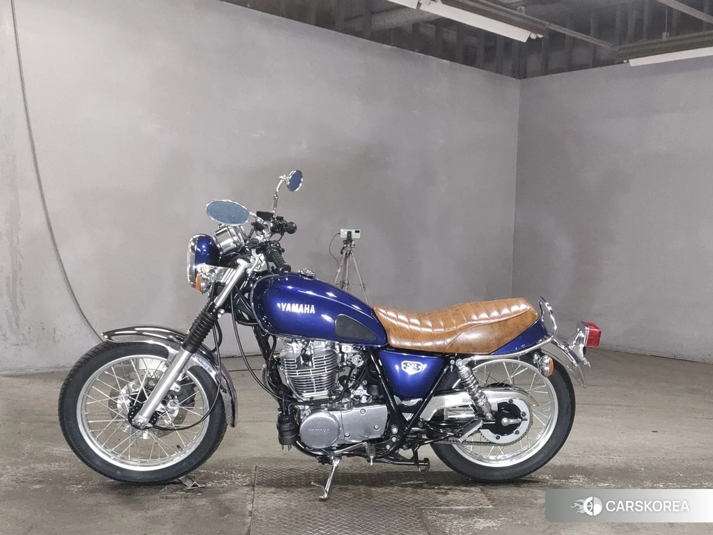 Проданный Yamaha SR 400 2021 из Японии, фото 2