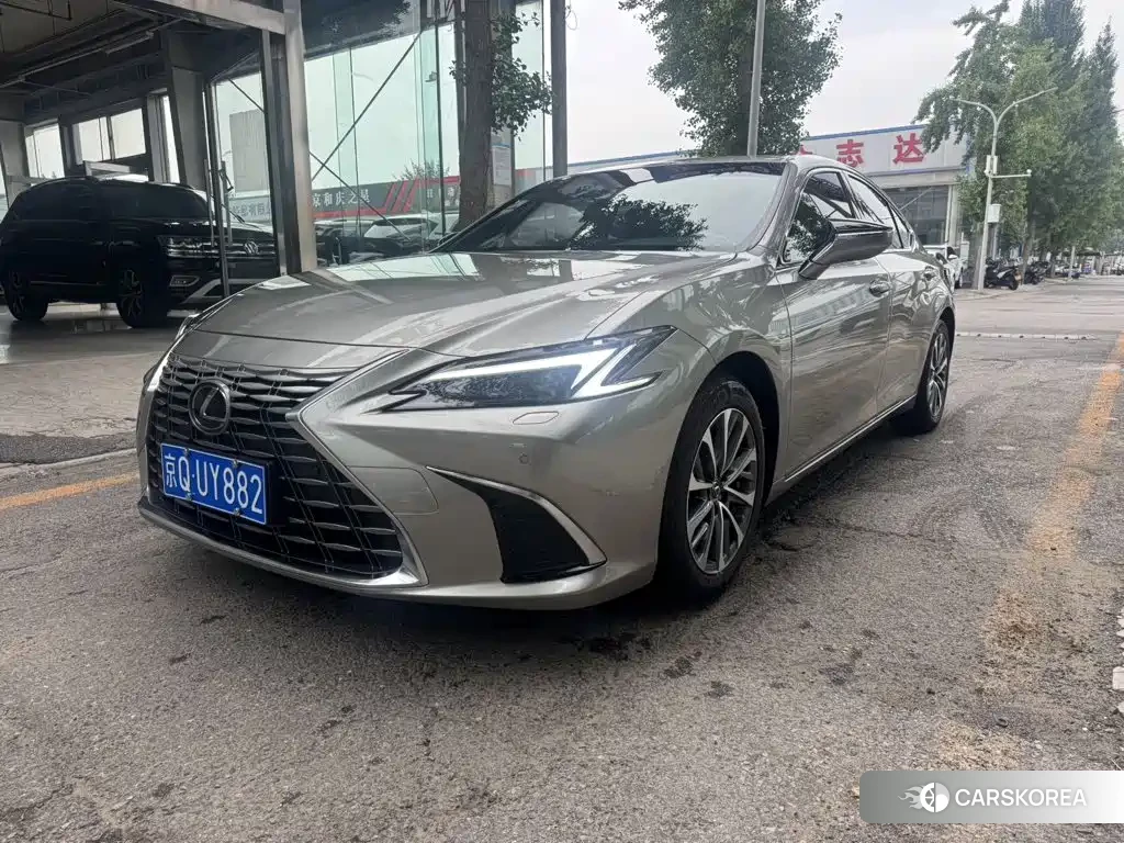 Lexus ES 2025 Champagne/brown из Китая, фото 2