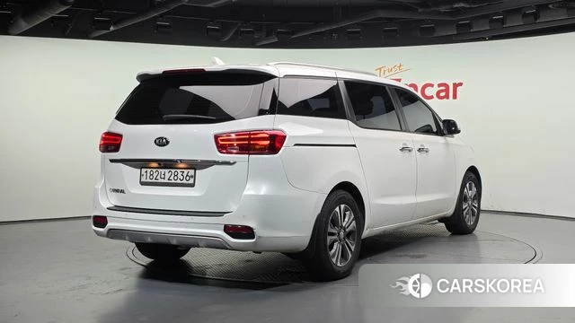 Kia The New Carnival id 4458954 из Кореи 12