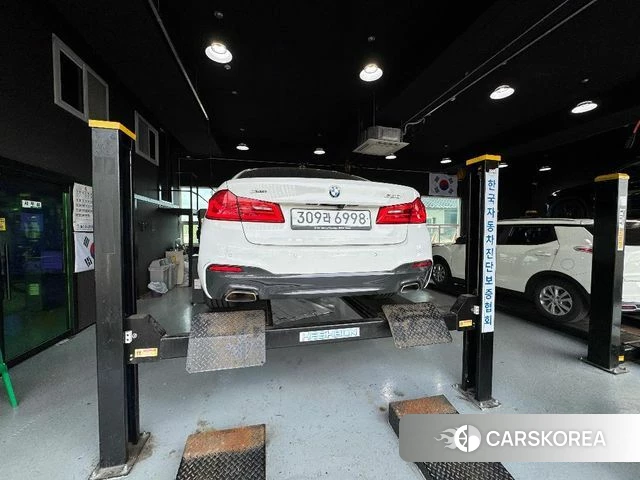BMW 5 Series (G30) 2020 Белый из Кореи, фото 2