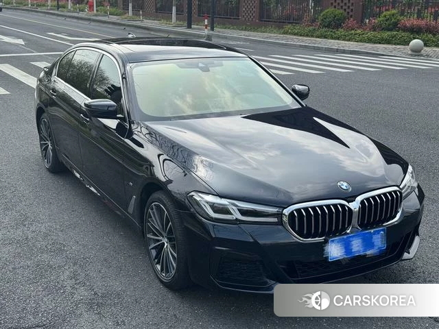 BMW 5 series 2022 Черный из Китая, фото 2