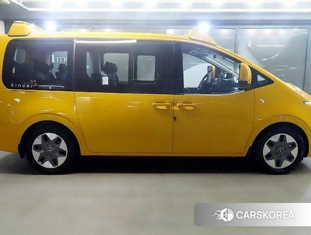 Hyundai Staria 2022 Желтый из Кореи, фото 6