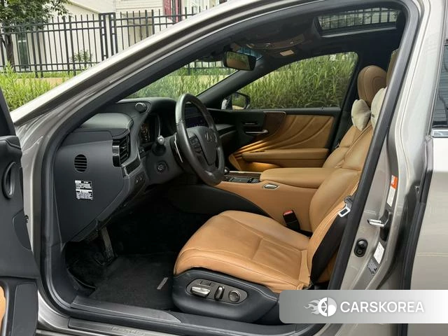 Lexus LS id 4359605 из Китая 12