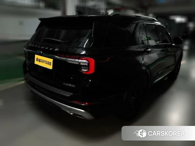 Ford Explorer 2023 Черный из Китая, фото 2