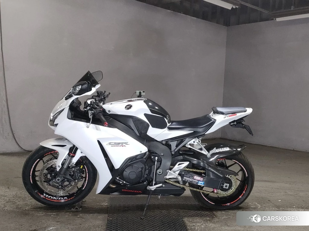 Проданный Honda CBR1000RR 2015 из Японии