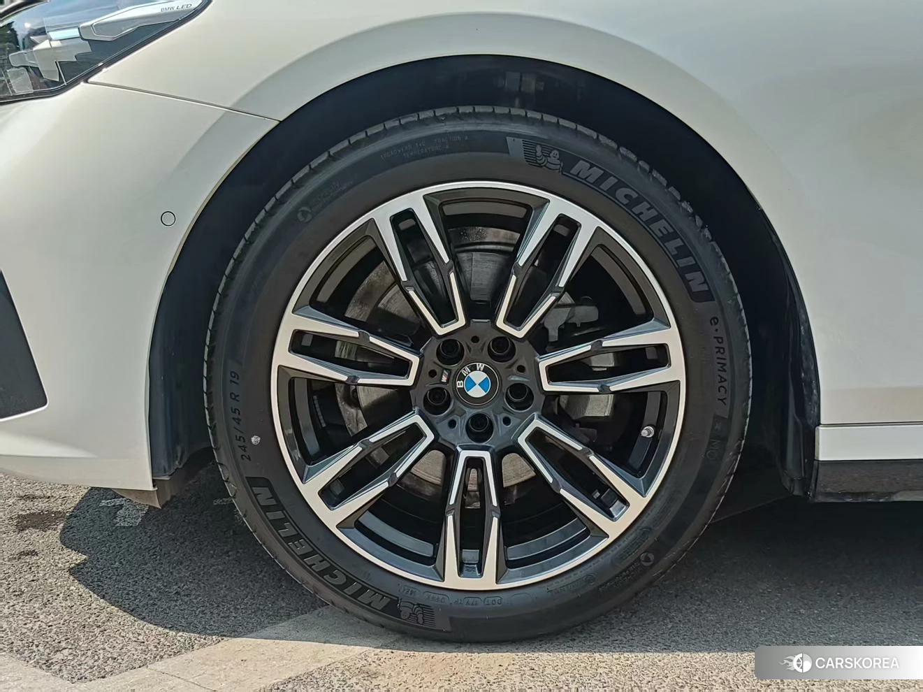 BMW 5 series 2024 Белый из Китая, фото 5