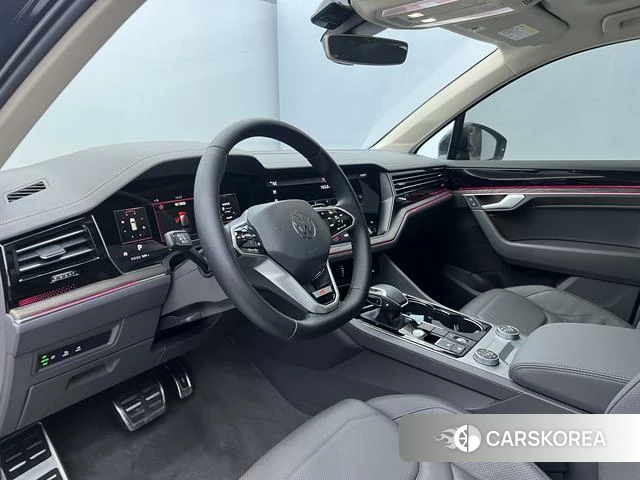 Volkswagen Touareg 2022 Черный из Китая, фото 2