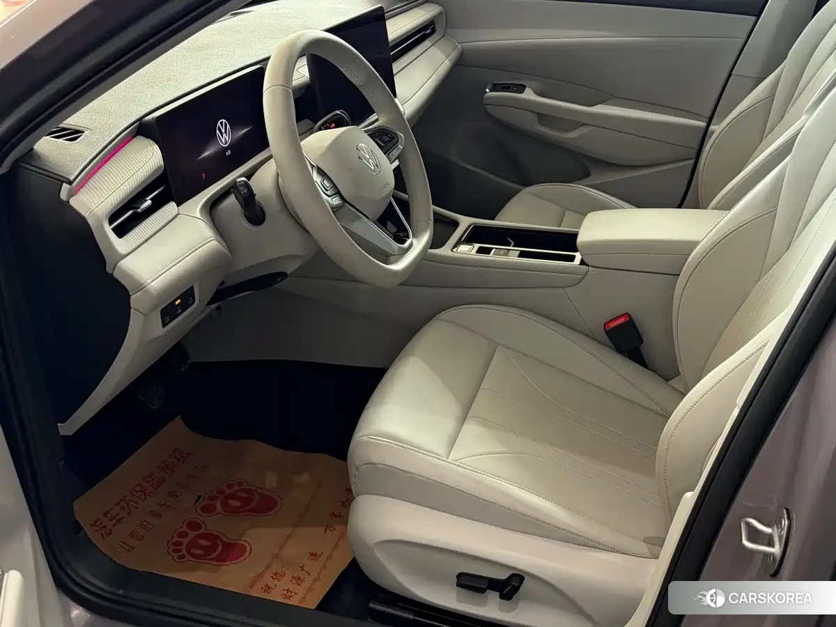 Volkswagen Lavida 2025 Silver/gray из Китая, фото 2