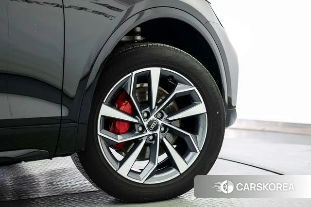 Audi Q5L id 4298220 из Китая 12