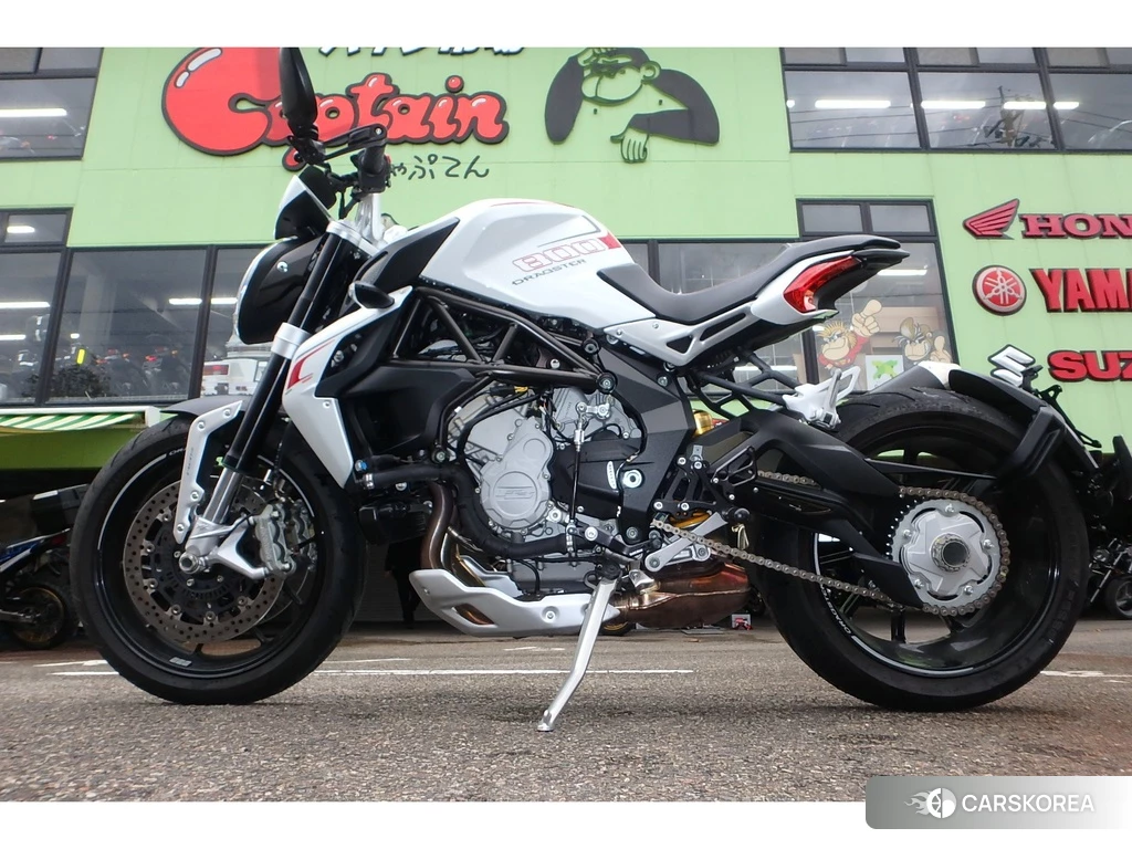 Проданный MV AGUSTA BRUTALE 800 id 4172558 из Японии