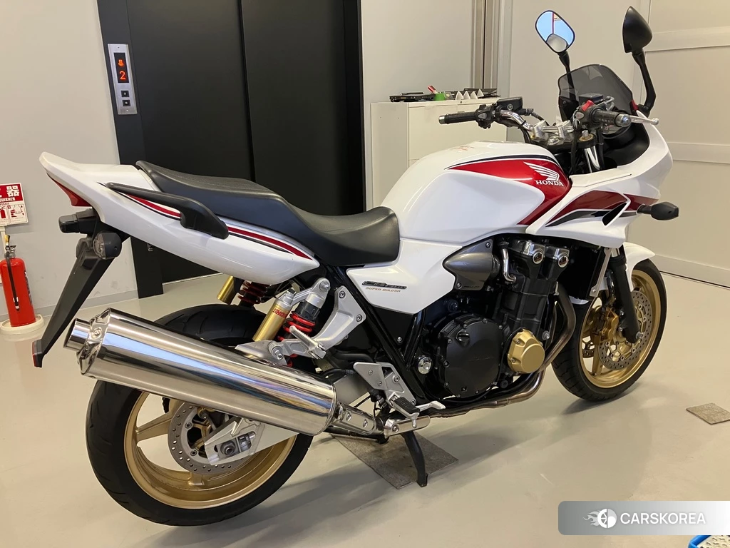 Проданный Honda CB1300SF BOLDOR 2012 из Японии, фото 2