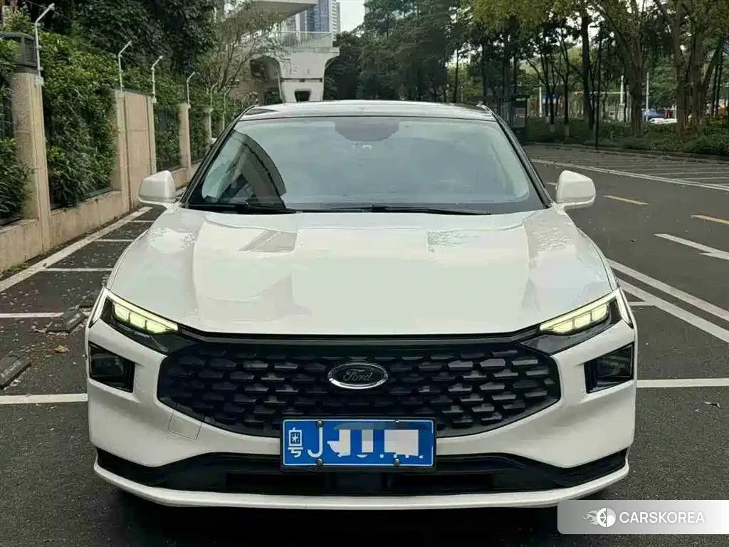 Ford Mondeo 2023 Белый из Китая, фото 2