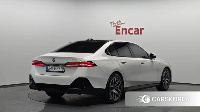 BMW 5 Series (G60) id 3882974 из Кореи 12