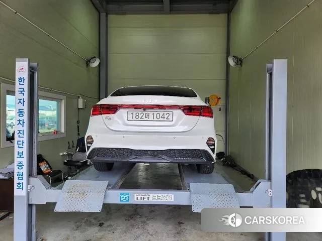 Kia The New K3 2nd generation 2021 Белый из Кореи, фото 2