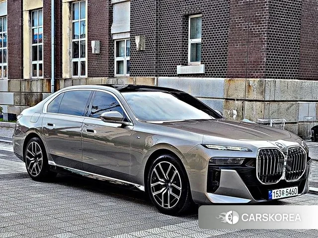 BMW 7 Series (G70) 2023 Песочный из Кореи, фото 6