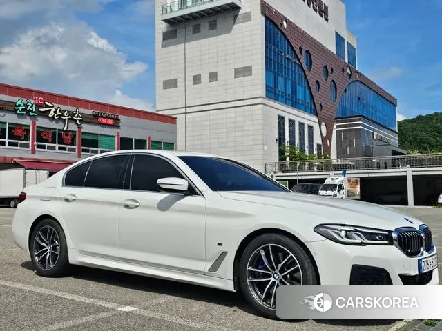 BMW 5 Series (G30) 2023 Белый из Кореи, фото 6