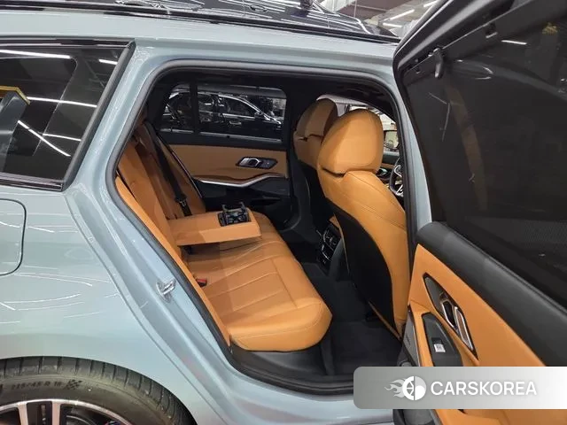 BMW 3 Series (G20) 2025 Небесно-голубой из Кореи, фото 2