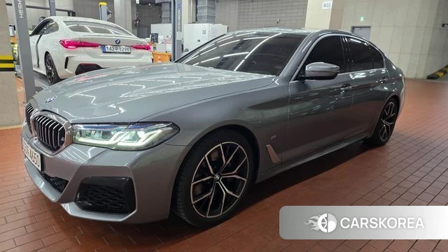 BMW 5 Series (G30) 2022 Серебристо-серый из Кореи, фото 2