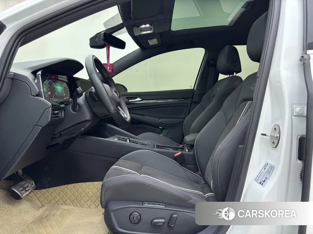 Volkswagen Golf 2023 Белый из Китая, фото 4