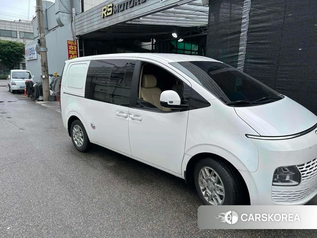 Hyundai Staria 2023 Белый из Кореи, фото 2