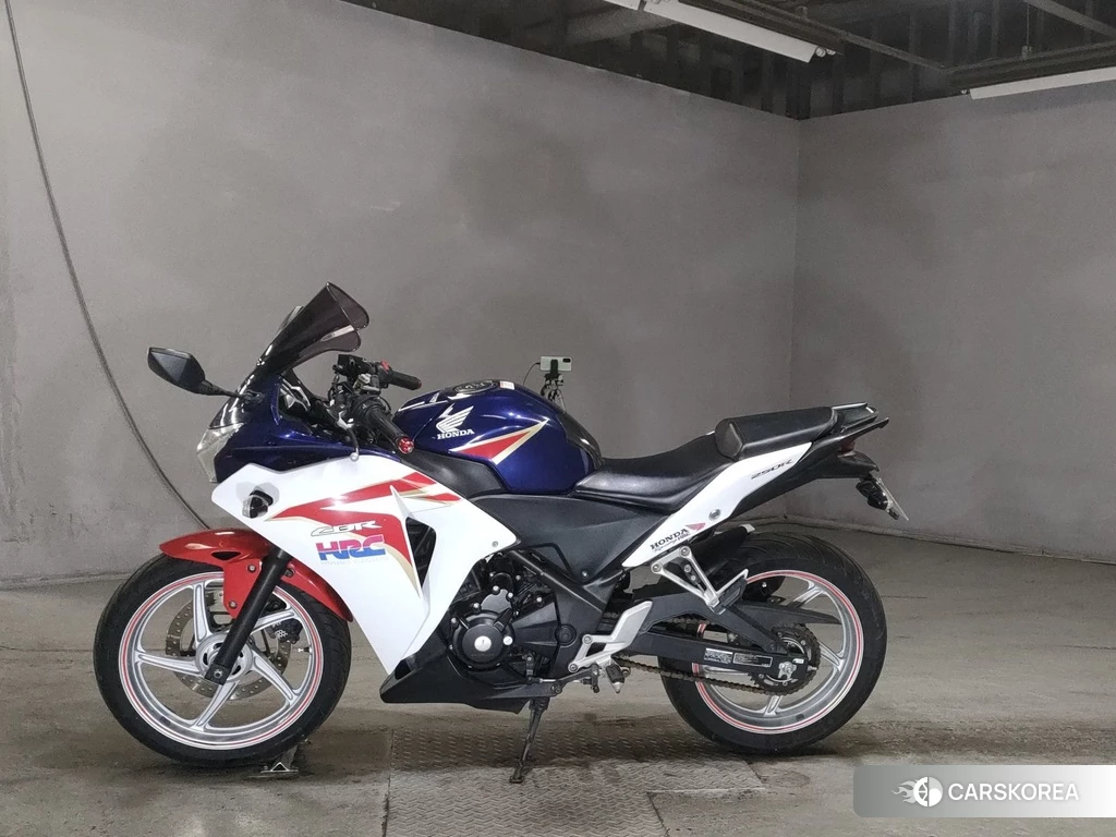 Проданный Honda CBR250R 2011 из Японии