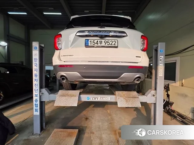 Ford Explorer 6th Generation 2022 Белый из Кореи, фото 2