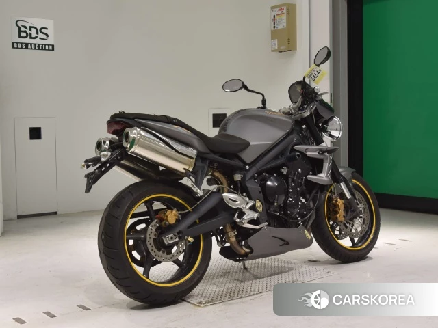 Проданный Triumph STREET TRIPLE R 2010 из Японии, фото 2