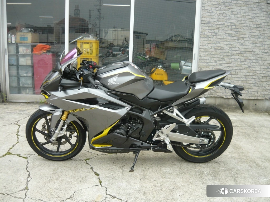 Проданный Triumph DAYTONA 675SE 2010 из Японии