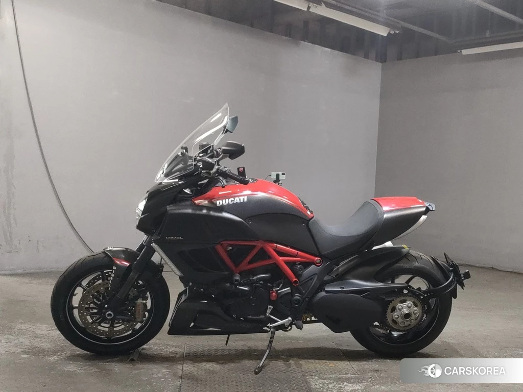 Проданный Ducati DIAVEL CARBON 2012 из Японии, фото 2