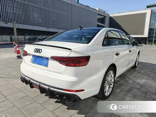 Audi A4L 2019 Белый из Китая, фото 2