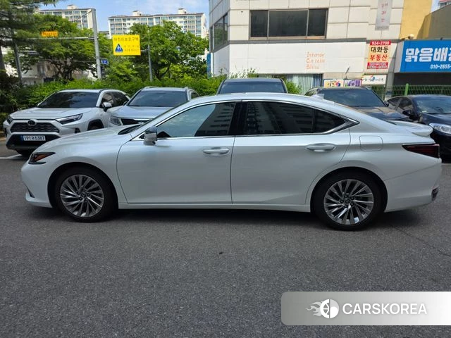 Lexus ES300h 7th generation 2024 Белый из Кореи, фото 3