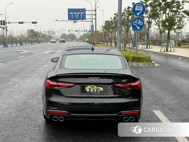 Audi S5 2022 Черный из Китая, фото 2