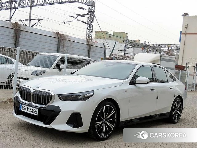 BMW 5 Series (G60) id 3792367 из Кореи 12