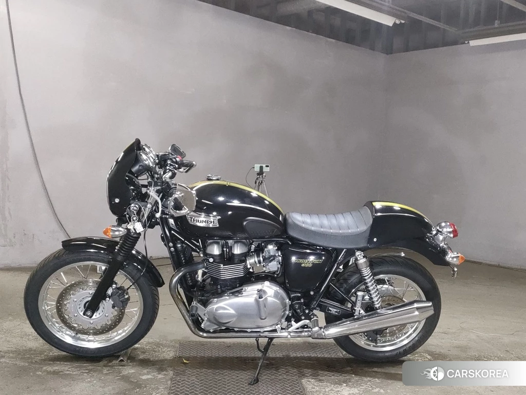 Проданный Triumph THRUXTON 2015 из Японии