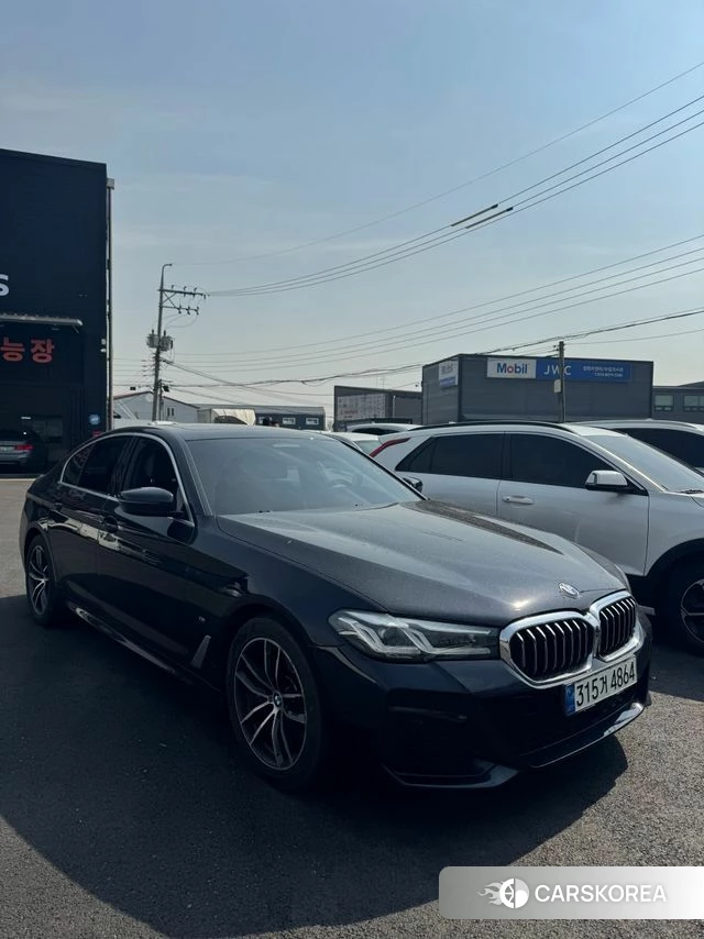 BMW 5 Series (G30) 2021 Черный двухцветный из Кореи, фото 2