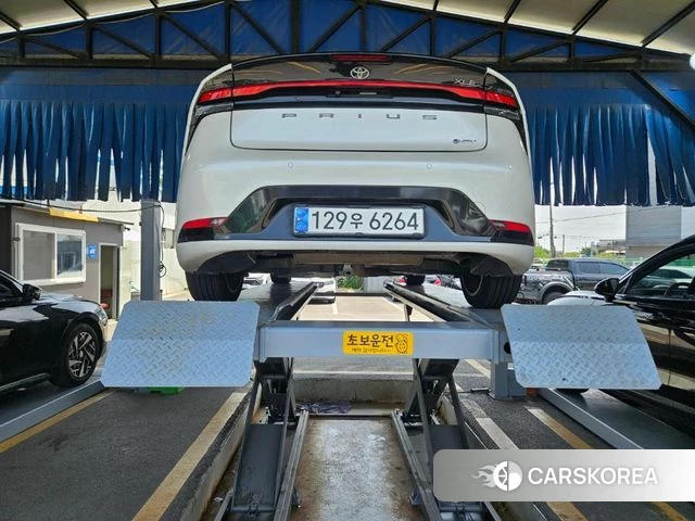 Toyota Prius 5th Generation 2023 Белый из Кореи, фото 2