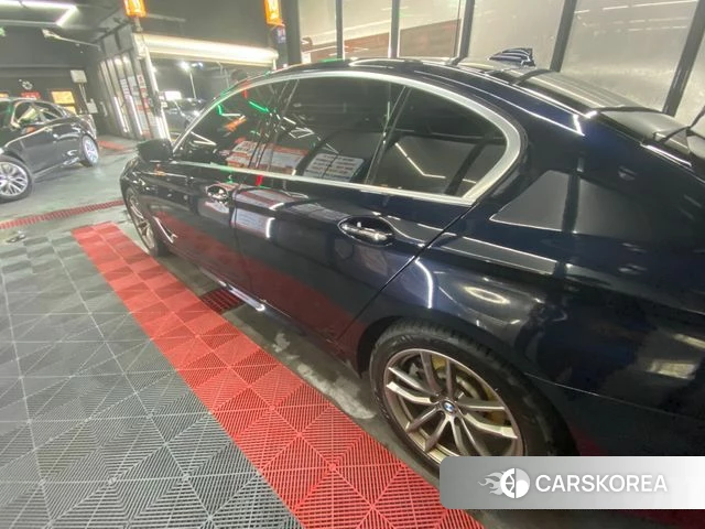 BMW 5 Series (G30) 2018 Черный из Кореи, фото 2