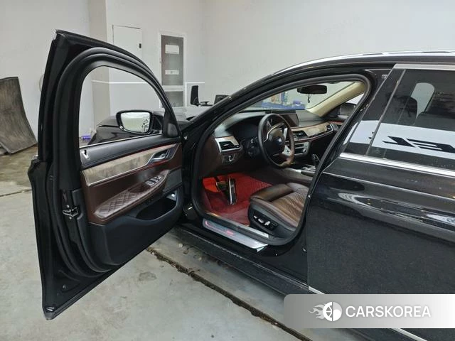 BMW 7 series 2021 Черный из Китая, фото 2