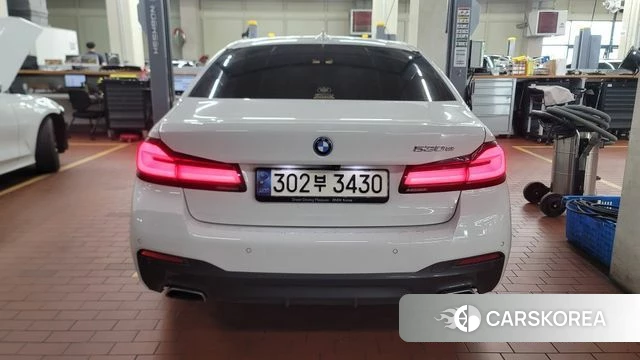 BMW 5 Series (G30) 2021 Белый из Кореи, фото 2