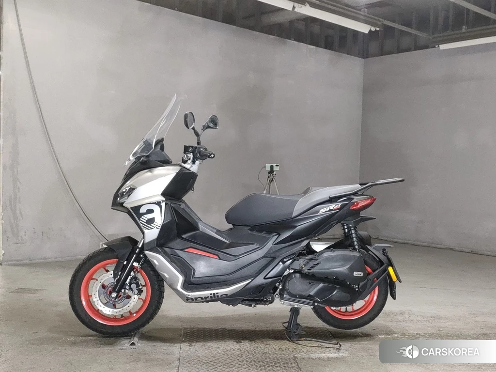 Проданный Aprilia SR GT200 2022 из Японии, фото 2