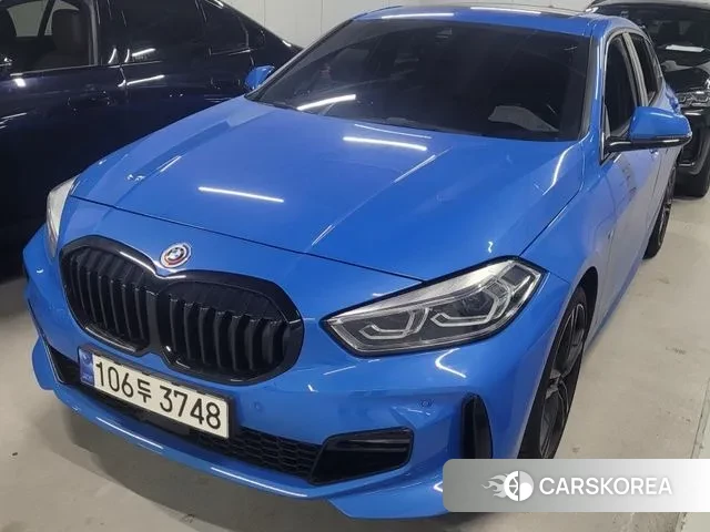 BMW 1 Series (F40) 2023 Небесно-голубой из Кореи, фото 2