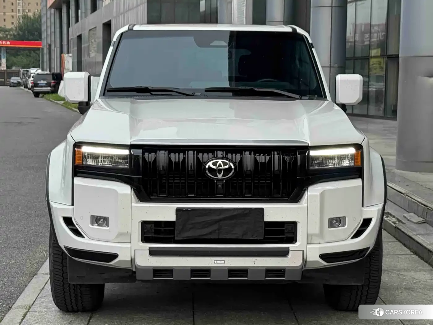 Toyota Land Cruiser 2024 Белый из Китая, фото 2